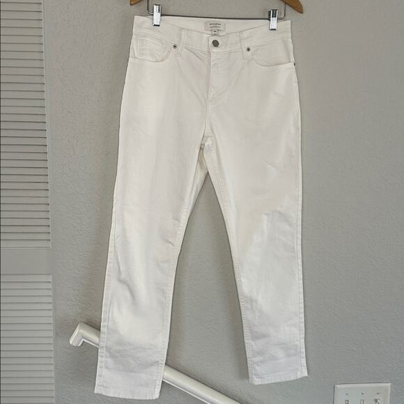 NEW Banana Republic Pure White Girlfriend Jeans Size 28 / 6 Minimalist Preppy - Picture 2 of 7